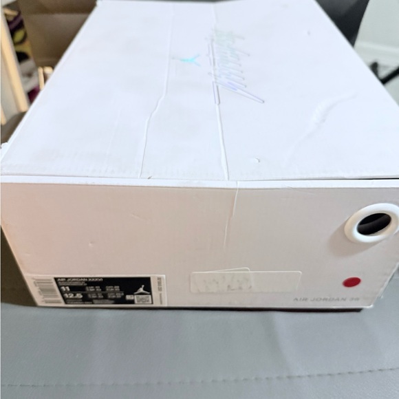 Jordan Athletic Shoes Black and Red - Picture 2 of 2